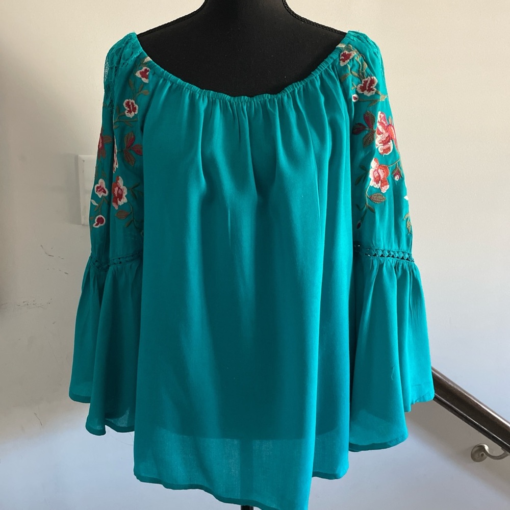 Umgee Colorful BohoStyle Top Size S Peasant Gypsie Style Coquettish Embroidered